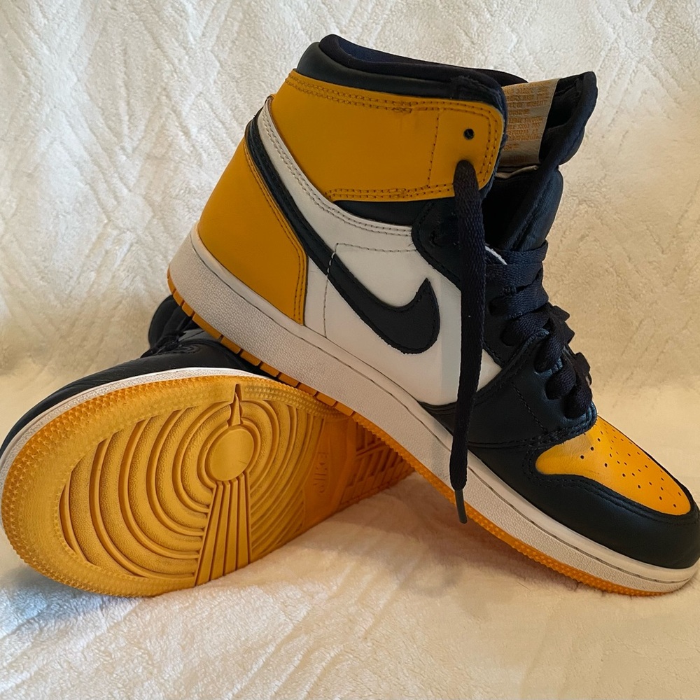 Air Jordan 1 OG High. Black, yellow and white